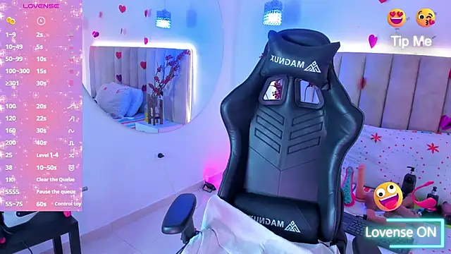 LiaaGenner online show from February 24, 2025, 7:30 pm