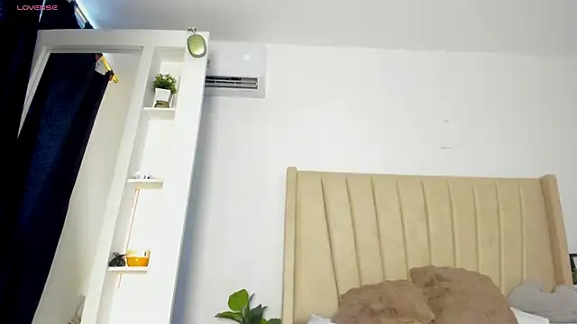 Mady-Edwards online show from September 18, 2025, 9:06 pm