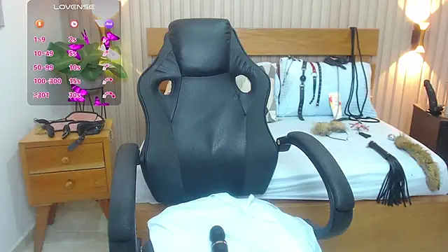 luciana ballesteros  online show from March 19, 2025, 12:23 pm