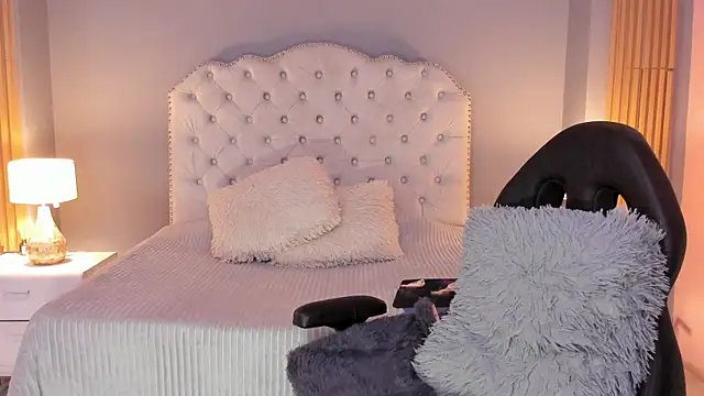 RamonaSimons online show from September 26, 2025, 8:02 pm