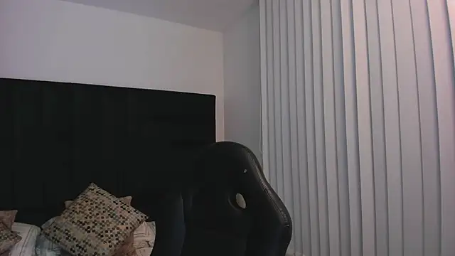 FaloonRoussel online show from November 8, 2025, 5:45 pm