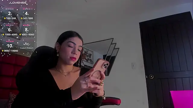 FaloonRoussel online show from December 3, 2025, 6:28 pm