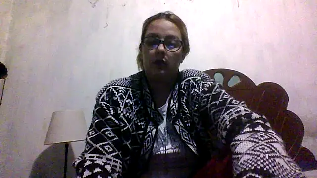 Samanthat33 online show from November 18, 2025, 4:39 am