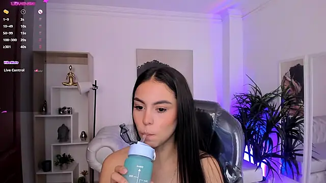 Aleejaa   online show from January 18, 2025, 2:23 pm