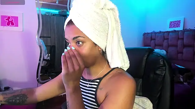 ladyrd1 online show from December 31, 2024, 5:51 pm