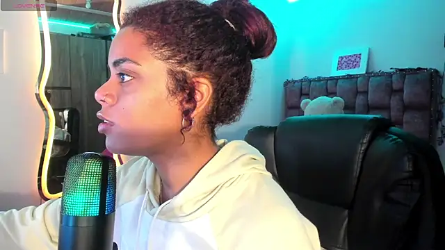 ladyrd1 online show from January 2, 2025, 2:54 am