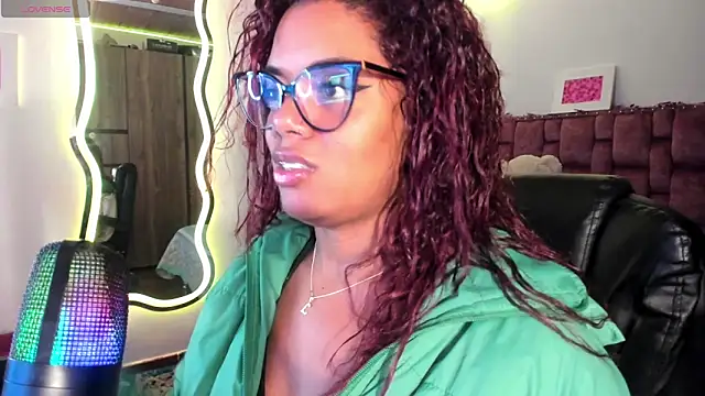 ladyrd1 online show from January 7, 2025, 3:14 am