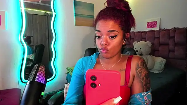 ladyrd1 online show from January 15, 2025, 8:51 am