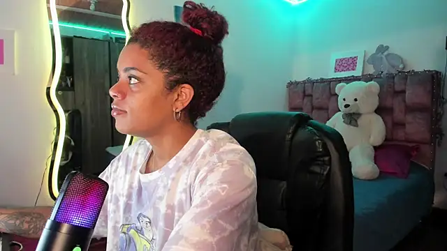 ladyrd1 online show from February 23, 2025, 6:39 am