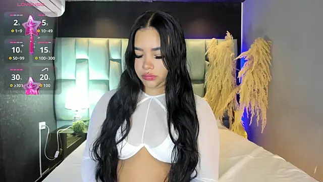 Snapshot of MarianaGarciaa__ chatting on June 18, 2026, 6:34 pm MarianaGarciaa online show from June 18, 2026, 6:34 pm