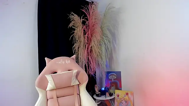 lovely kitt online show from September 10, 2025, 12:32 am