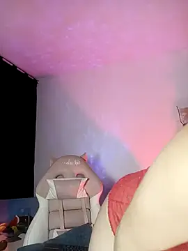 lovely kitt online show from November 4, 2025, 2:21 am