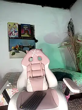 lovely kitt online show from March 8, 2026, 4:49 am