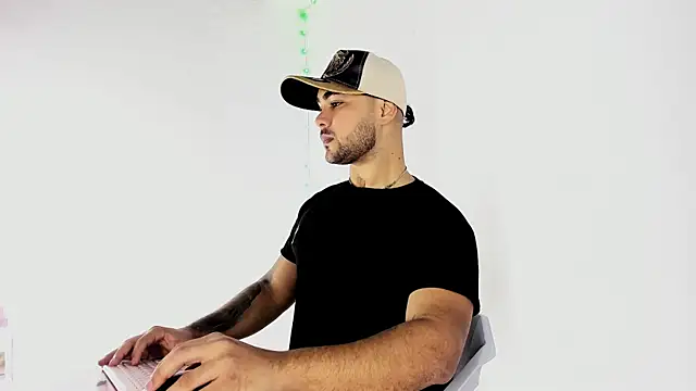 Sebas-hott online show from September 9, 2025, 10:20 pm