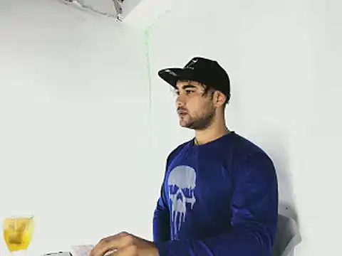 Sebas-hott online show from September 29, 2025, 11:42 pm