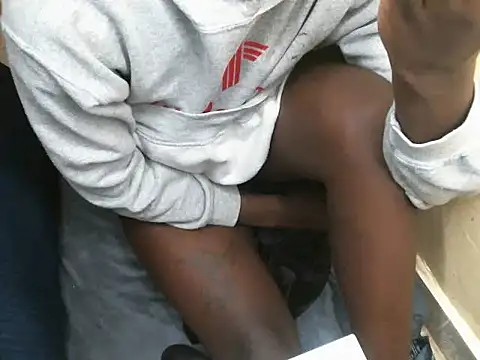 centzSexy online show from April 16, 2026, 8:04 am