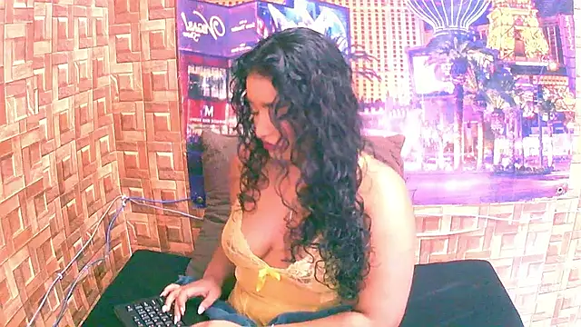 IndianAngel4u online show from April 21, 2026, 3:07 pm