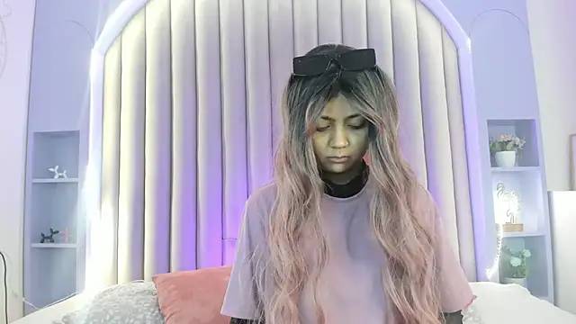 alaia-rogers online show from March 21, 2025, 11:33 am