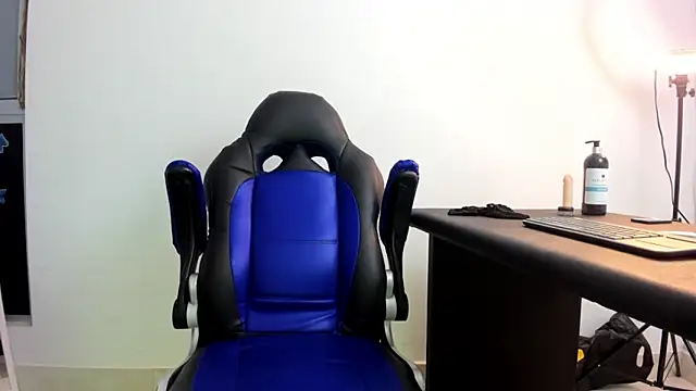 Snapshot of Yelena03 chatting on January 12, 2025, 12:39 am Yelena03 online show from January 12, 2025, 12:39 am