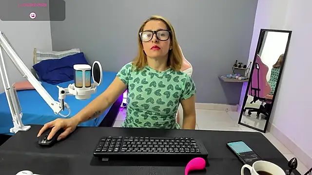 Snapshot of Yelena03 chatting on January 16, 2025, 8:25 pm Yelena03 online show from January 16, 2025, 8:25 pm