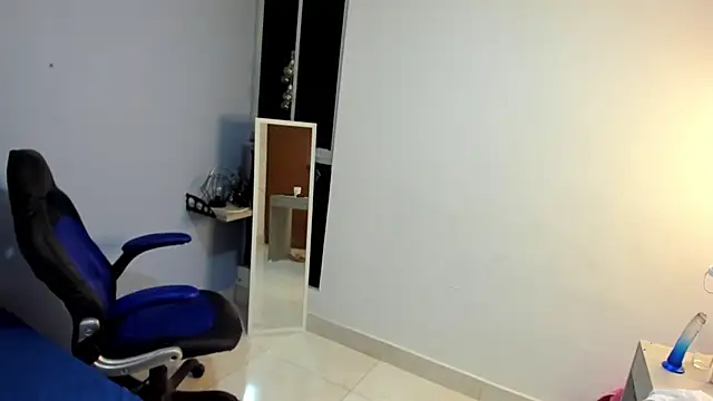 Snapshot of Yelena03 chatting on January 31, 2025, 11:35 pm Yelena03 online show from January 31, 2025, 11:35 pm