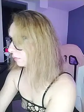 Snapshot of Yelena03 chatting on March 3, 2025, 8:21 pm Yelena03 online show from March 3, 2025, 8:21 pm