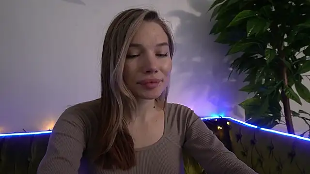 IceDanielles online show from February 10, 2025, 12:39 pm