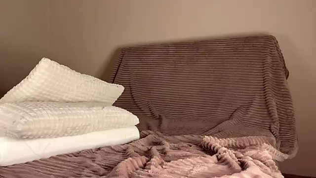 itsmaxxbaby  online show from January 14, 2026, 5:57 am