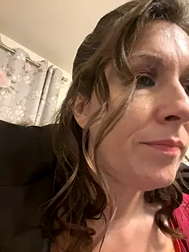 Lwhite1 online show from November 28, 2025, 4:31 pm