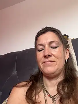 Snapshot of Lwhite1 chatting on April 27, 2026, 4:05 pm Lwhite1 online show from April 27, 2026, 4:05 pm