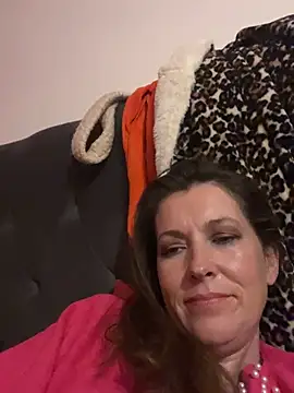 Snapshot of Lwhite1 chatting on May 1, 2026, 10:25 pm Lwhite1 online show from May 1, 2026, 10:25 pm