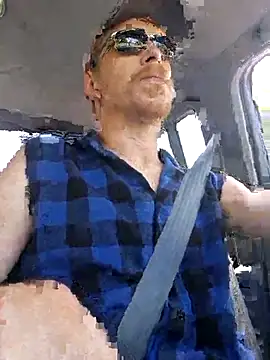 Snapshot of REDHAMMER_ chatting on July 2, 2026, 8:15 pm REDHAMMER online show from July 2, 2026, 8:15 pm