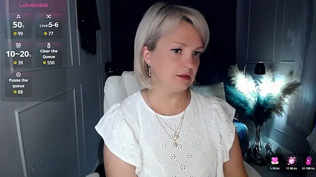 Snapshot of Juarnea chatting on June 16, 2026, 8:17 am Juarnea online show from June 16, 2026, 8:17 am