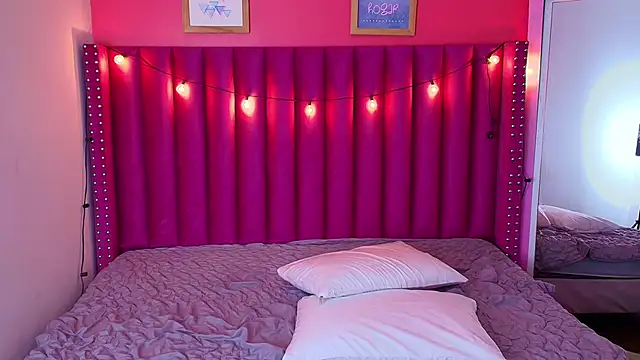 littleebonny online show from February 20, 2025, 1:51 pm