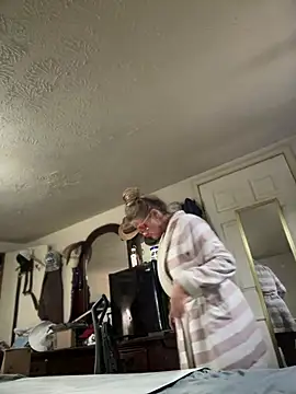 vixendoll87 online show from March 2, 2025, 10:59 pm