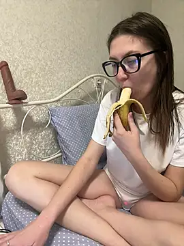 BeatriceTender online show from February 11, 2025, 4:02 pm