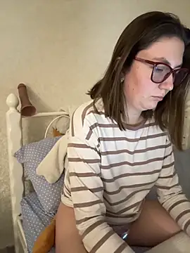 BeatriceTender online show from December 5, 2025, 7:10 pm