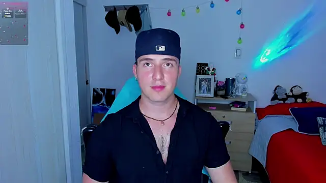 liam oficial02 online show from January 10, 2025, 4:33 am