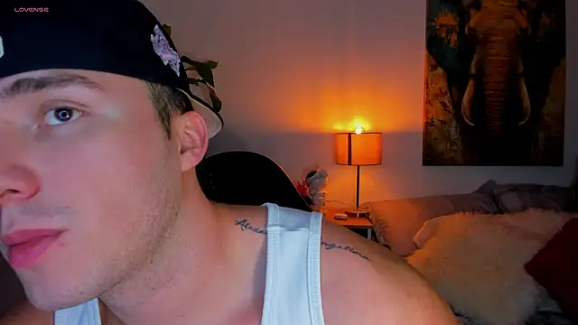 liam oficial02 online show from March 17, 2025, 3:03 am