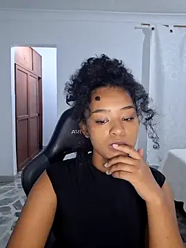 avellanatammy online show from April 24, 2026, 12:46 am