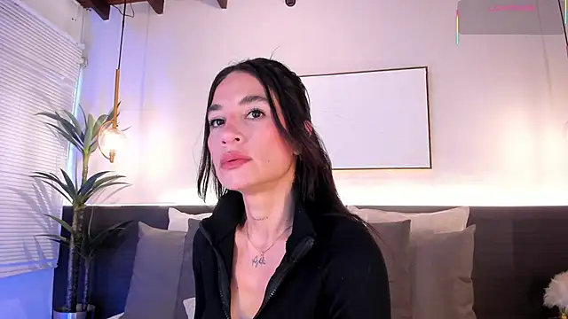 Snapshot of AgattaDuque chatting on June 2, 2026, 8:11 pm AgattaDuque online show from June 2, 2026, 8:11 pm