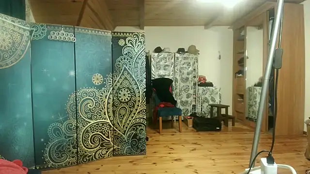 Snapshot of MilfKendra4U chatting on January 12, 2026, 10:37 pm MilfKendra4U online show from January 12, 2026, 10:37 pm