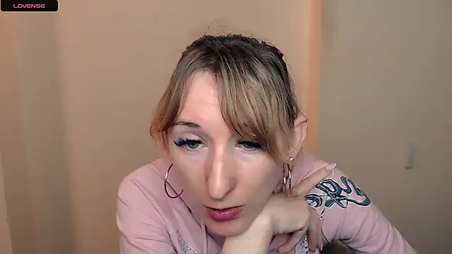 AmandaSell online show from September 19, 2025, 7:43 am