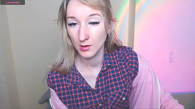 Snapshot of AmandaSell chatting on June 3, 2026, 6:49 am AmandaSell online show from June 3, 2026, 6:49 am