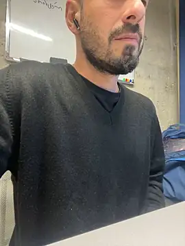 giorgakaci69 online show from September 22, 2025, 1:24 pm