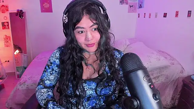 StephaniFox online show from January 13, 2025, 8:37 am