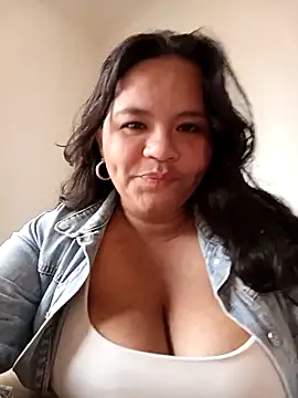 Julieta-tits online show from April 18, 2026, 7:51 pm
