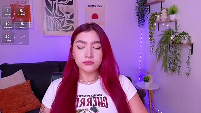 ViolettCastel online show from April 14, 2026, 7:31 pm