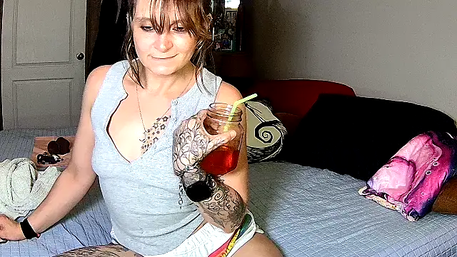 ZeelaXoXo online show from January 10, 2026, 4:47 am