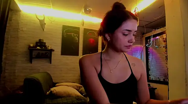 Kimmymadison- online show from February 10, 2025, 9:15 pm